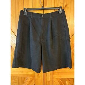 CHAPS Golf Shorts Pleated Front Black Size 36 Casual (8369) measures 32” waist